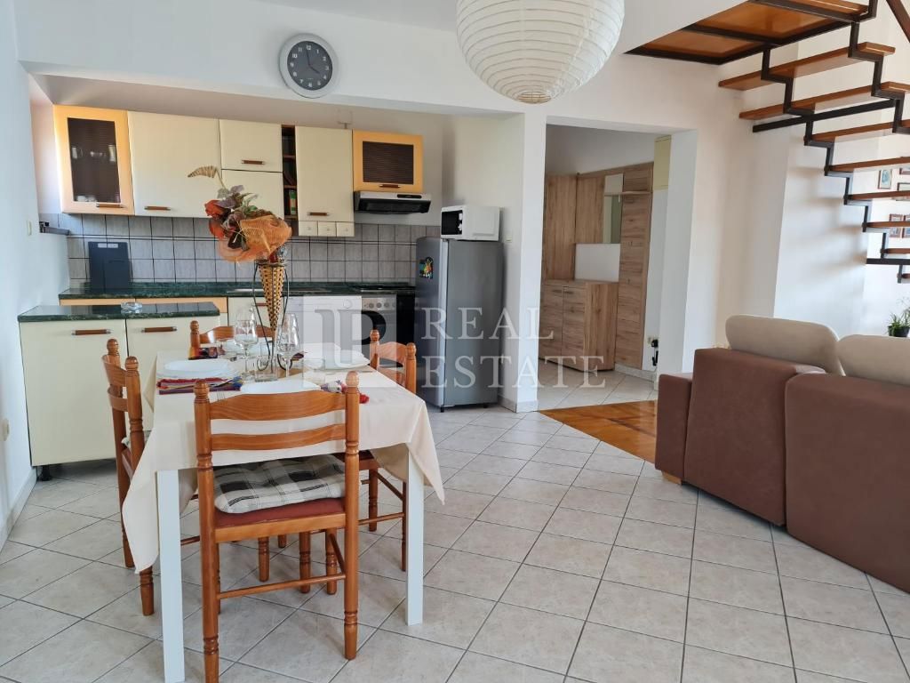 CRIKVENICA - čudovita hiša 602 m2 z bazenom v bližini morja