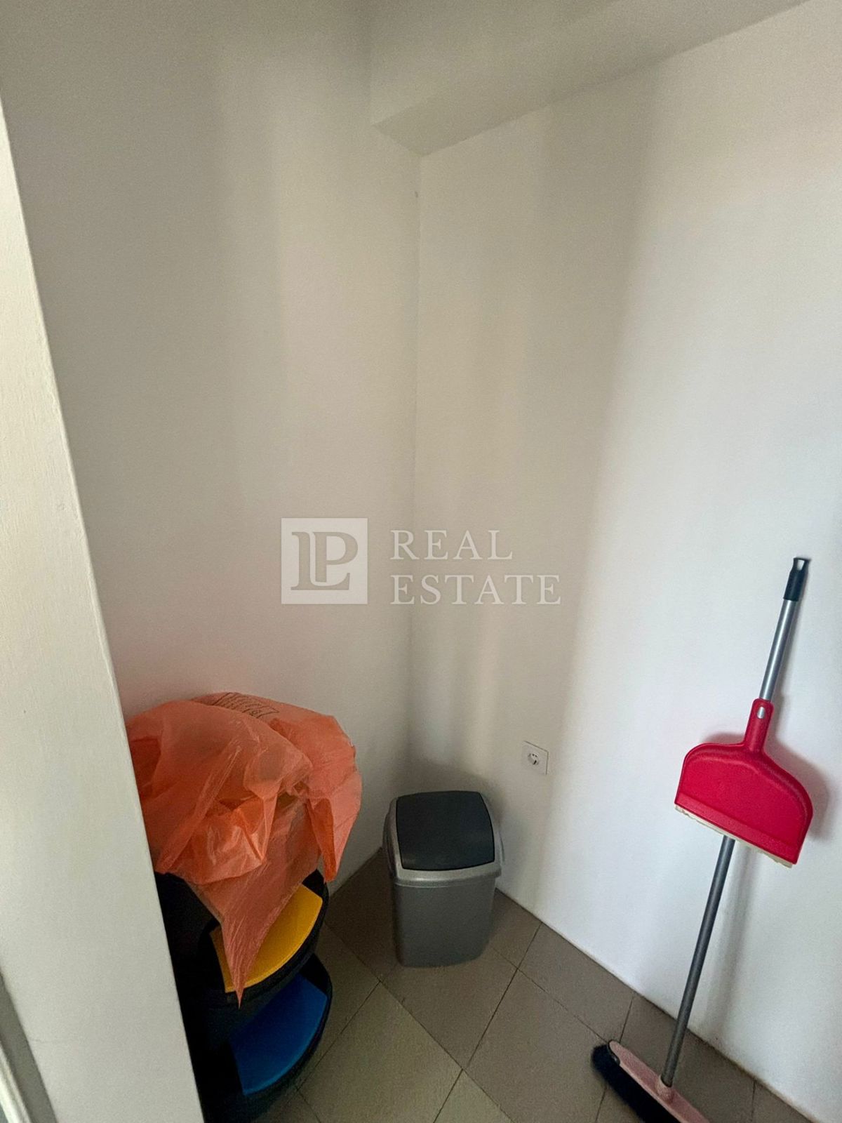 NOVI VINODOLSKI - trisobno stanovanje z ogromno teraso in čudovitim razgledom