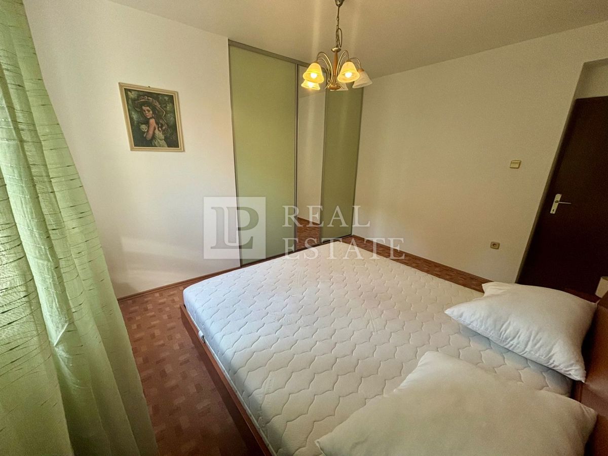 NOVI VINODOLSKI - trisobno stanovanje z ogromno teraso in čudovitim razgledom