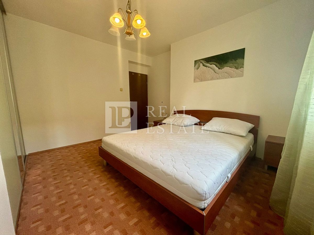 NOVI VINODOLSKI - trisobno stanovanje z ogromno teraso in čudovitim razgledom