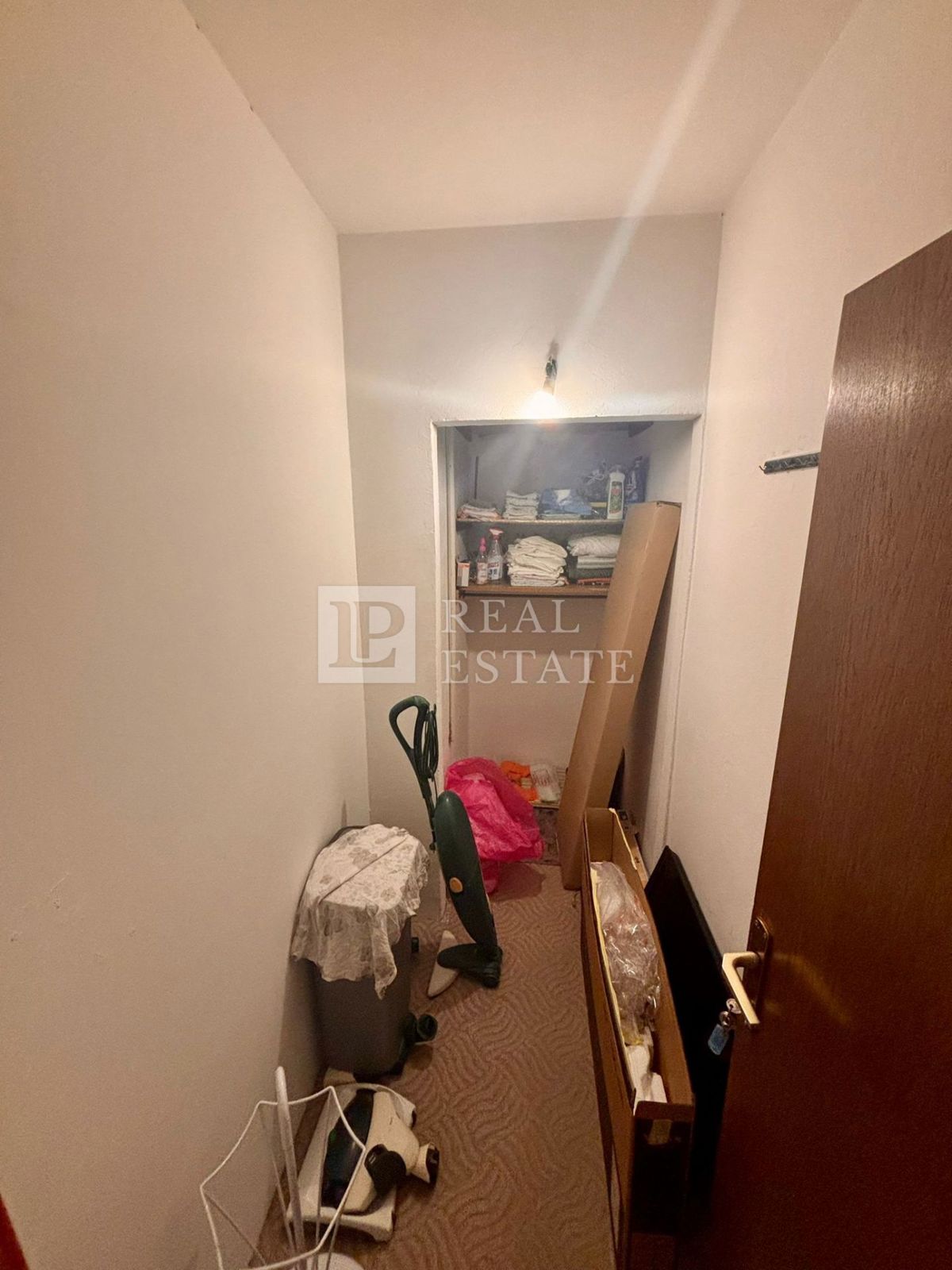 NOVI VINODOLSKI - trisobno stanovanje z ogromno teraso in čudovitim razgledom