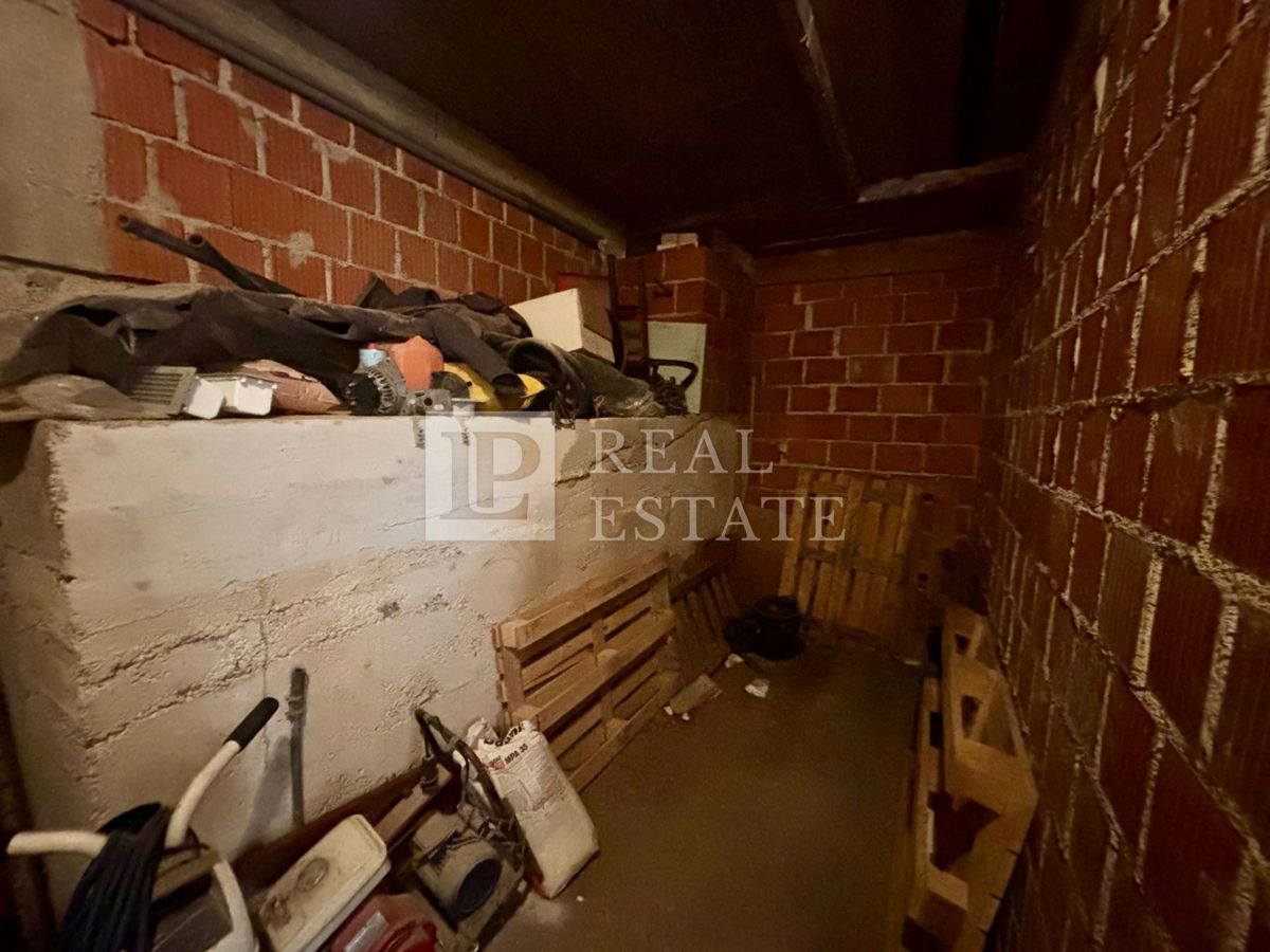 NOVI VINODOLSKI - trisobno stanovanje z ogromno teraso in čudovitim razgledom