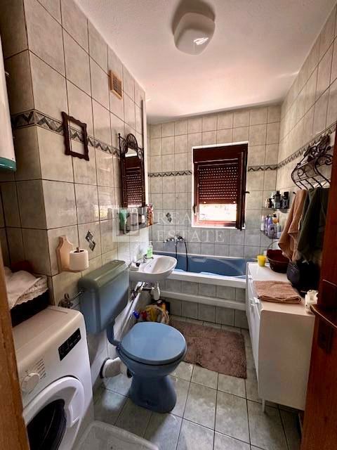 SELCE - dvosobno stanovanje z ložo in balkonom na mirni lokaciji