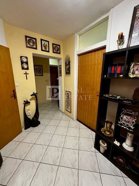 SELCE - dvosobno stanovanje z ložo in balkonom na mirni lokaciji