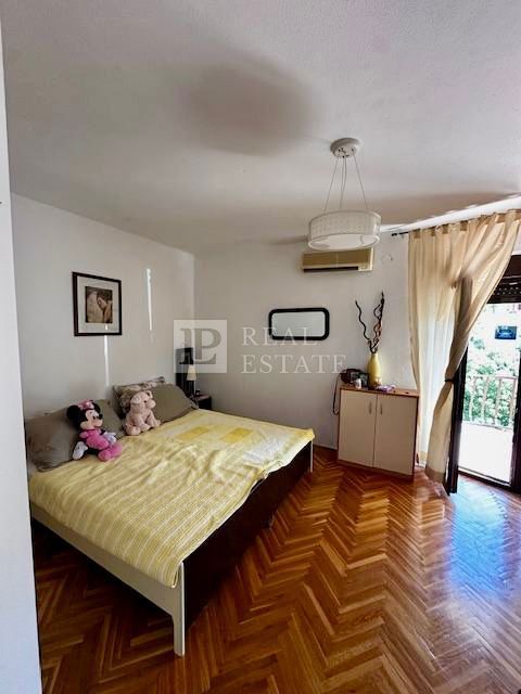 SELCE - dvosobno stanovanje z ložo in balkonom na mirni lokaciji