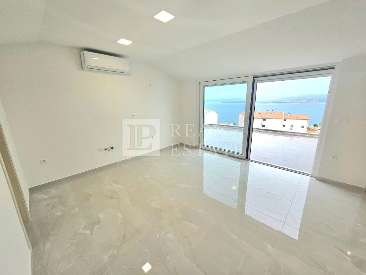 CRIKVENICA - 3-sobno stanovanje s panoramskim pogledom na morje