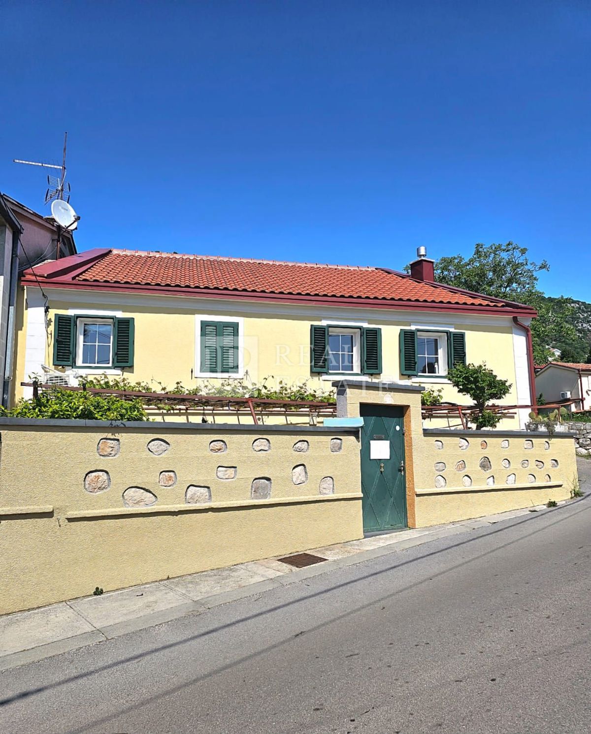 BRIBIR - prenovljena hiša v centru