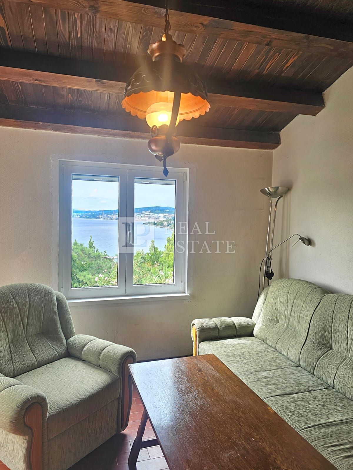 KRALJEVICA - hiša z dvema apartmajema v drugi vrsti do morja