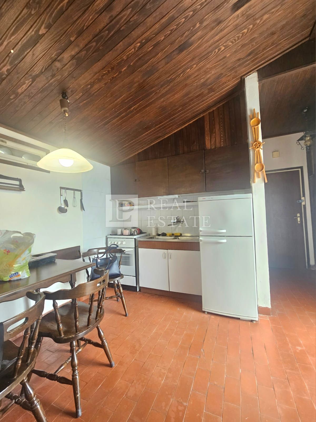 KRALJEVICA - hiša z dvema apartmajema v drugi vrsti do morja