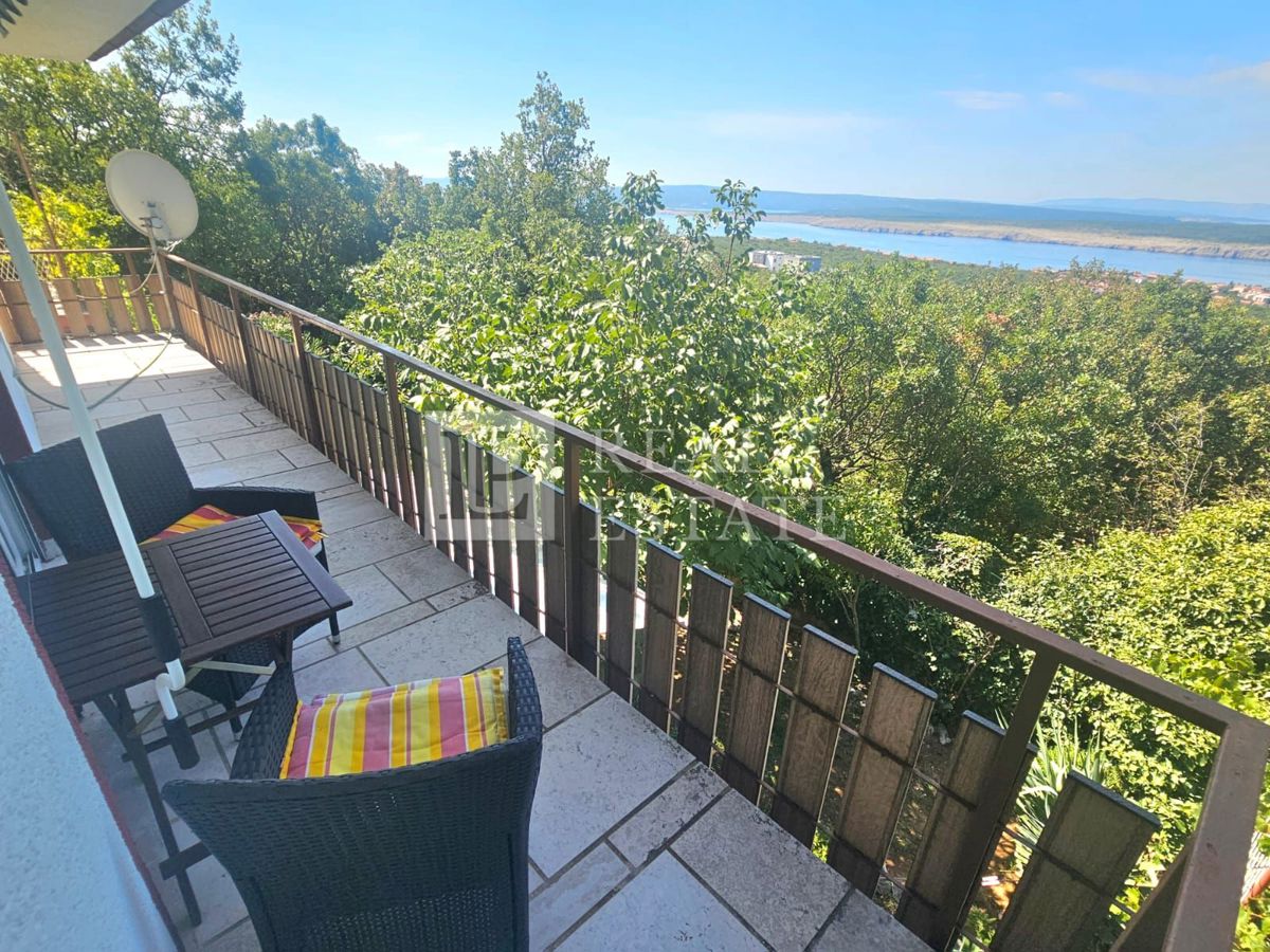 JADRANOVO - samostojna hiša z dvema apartmajema in prostornim vrtom