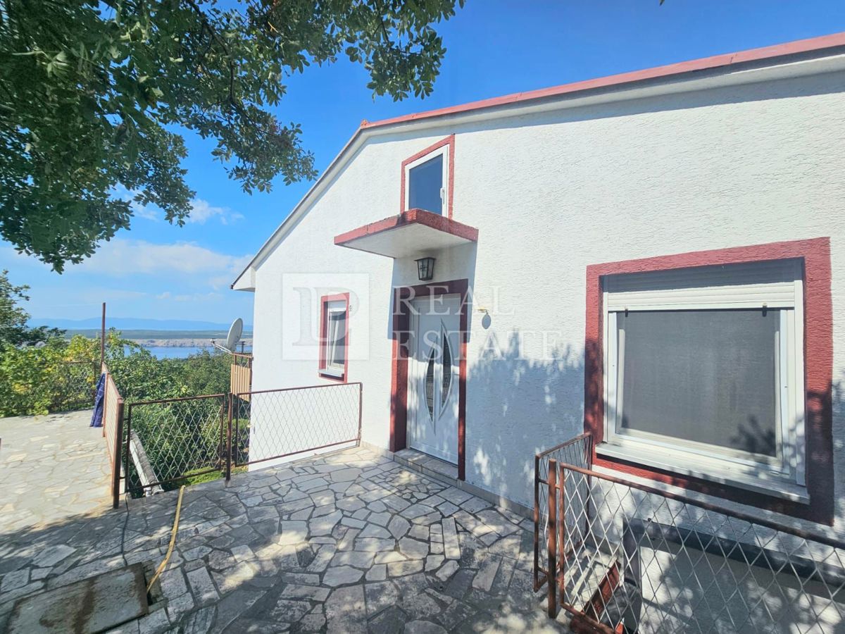 JADRANOVO - samostojna hiša z dvema apartmajema in prostornim vrtom