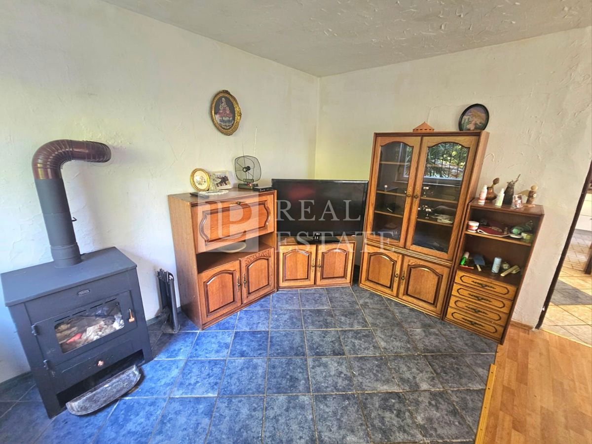 JADRANOVO - samostojna hiša z dvema apartmajema in prostornim vrtom