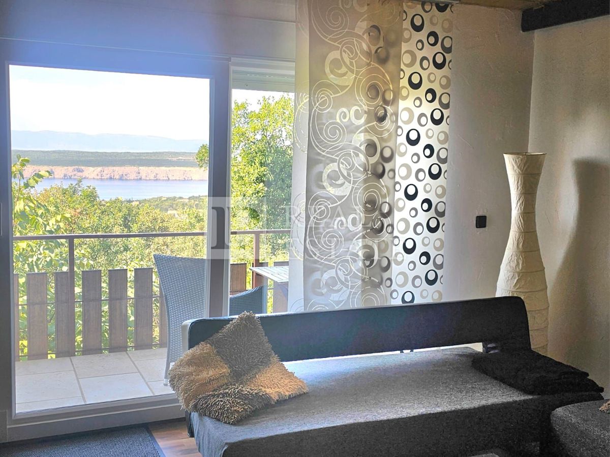 JADRANOVO - samostojna hiša z dvema apartmajema in prostornim vrtom