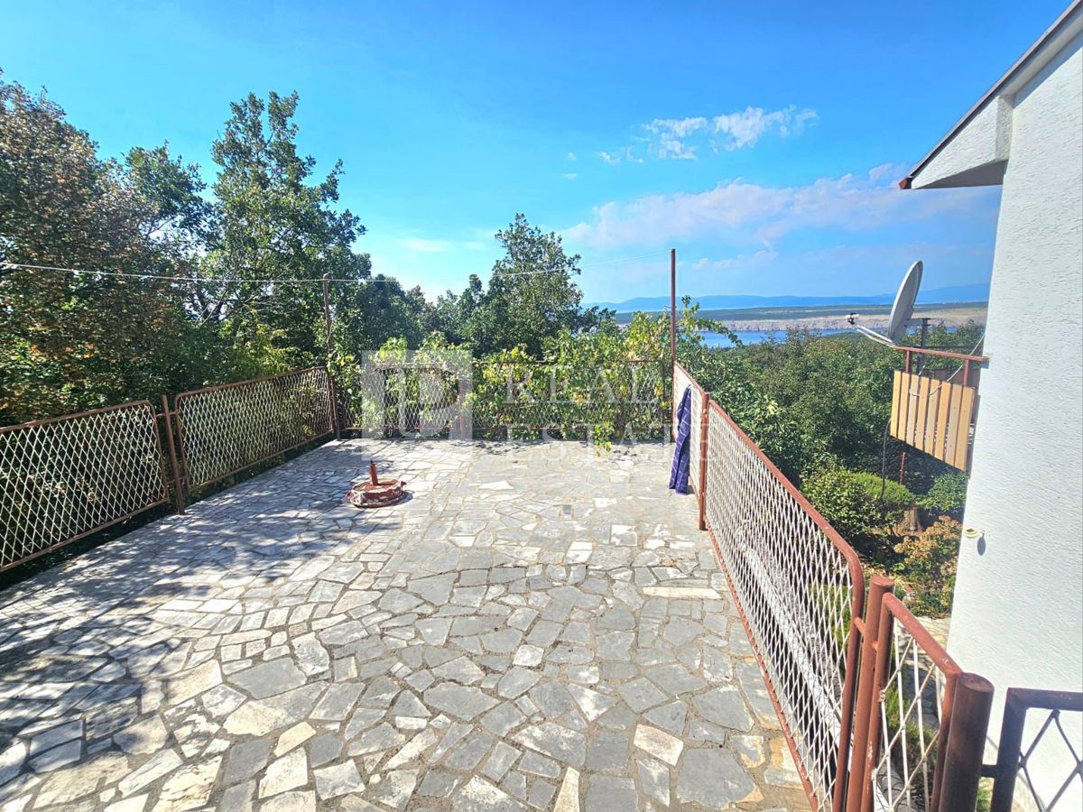 JADRANOVO - samostojna hiša z dvema apartmajema in prostornim vrtom