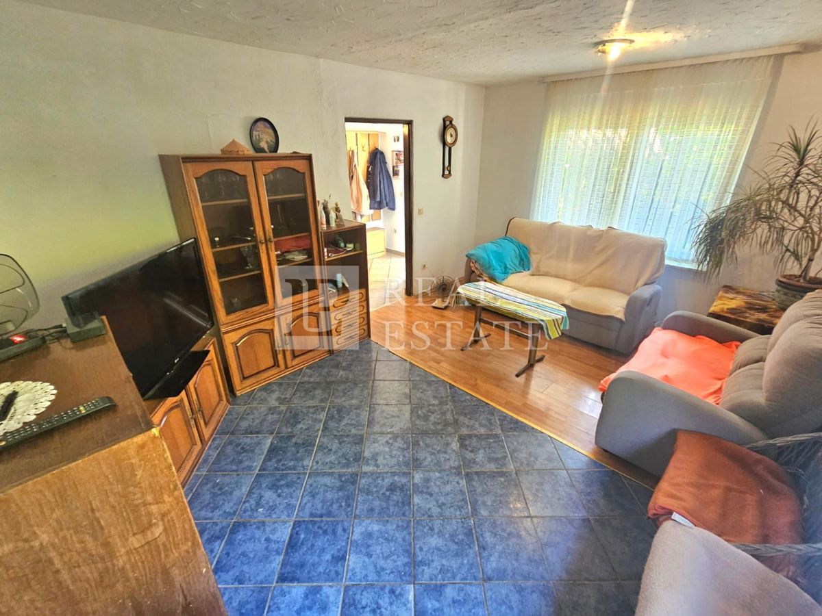 JADRANOVO - samostojna hiša z dvema apartmajema in prostornim vrtom