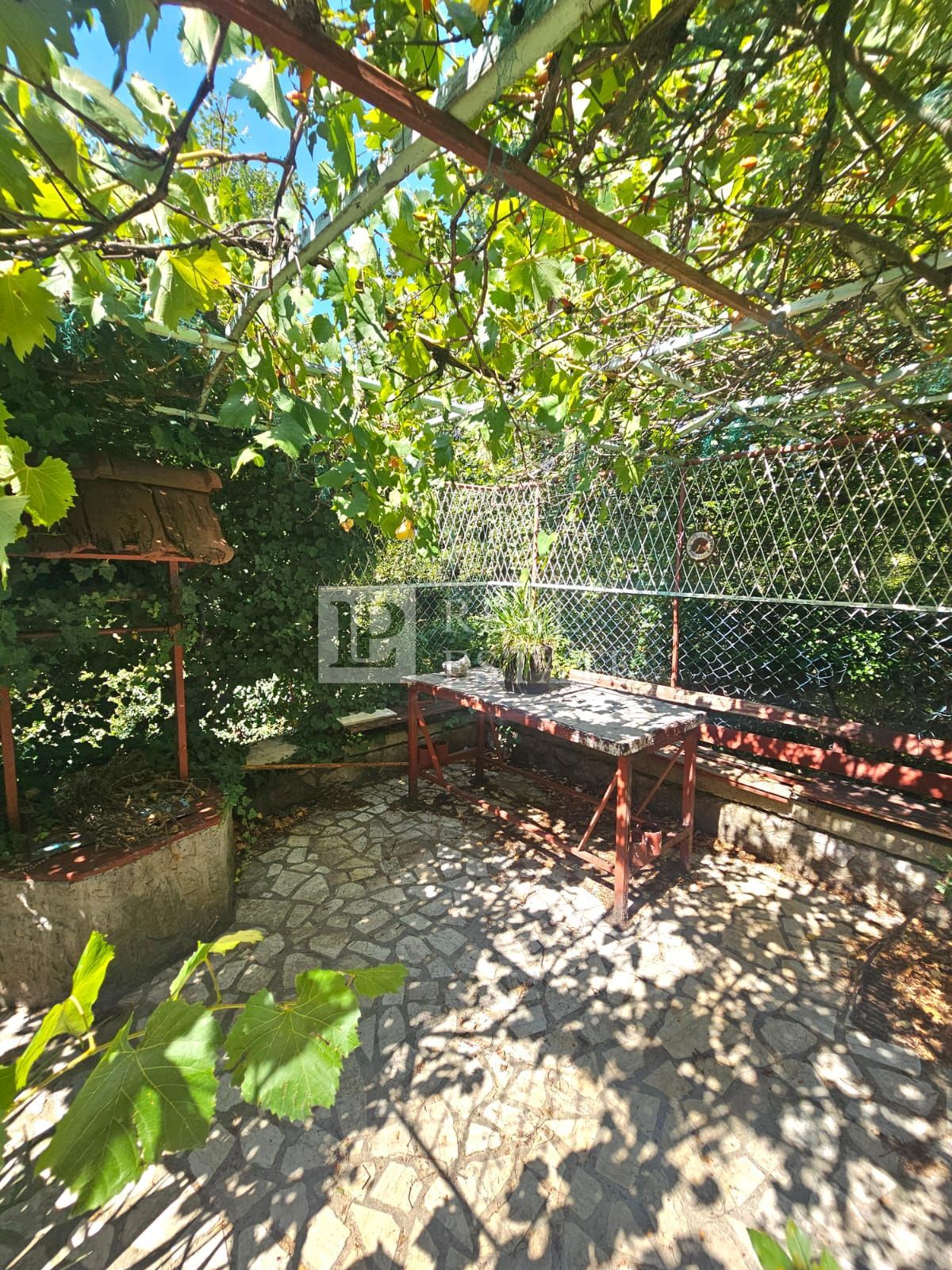 JADRANOVO - samostojna hiša z dvema apartmajema in prostornim vrtom