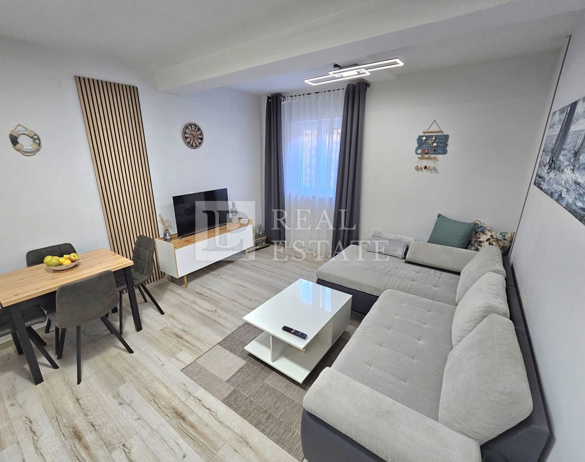 DRAMALJ - privlačno stanovanje v pritličju s teraso