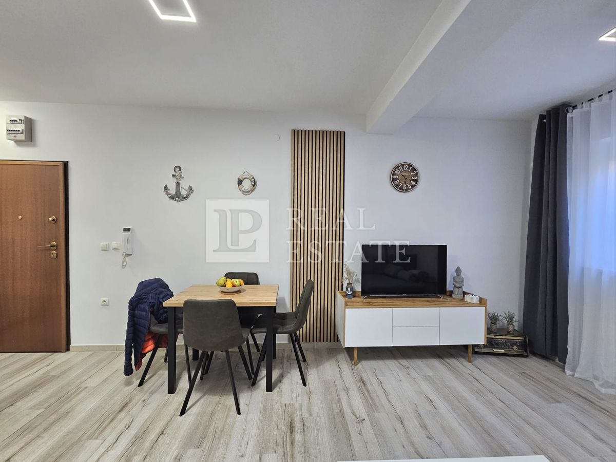 DRAMALJ - privlačno stanovanje v pritličju s teraso