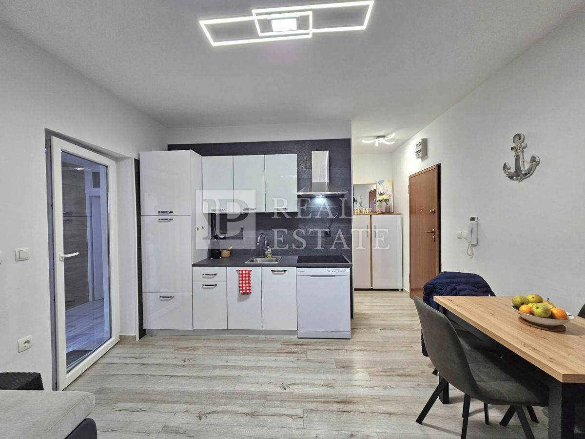 DRAMALJ - privlačno stanovanje v pritličju s teraso