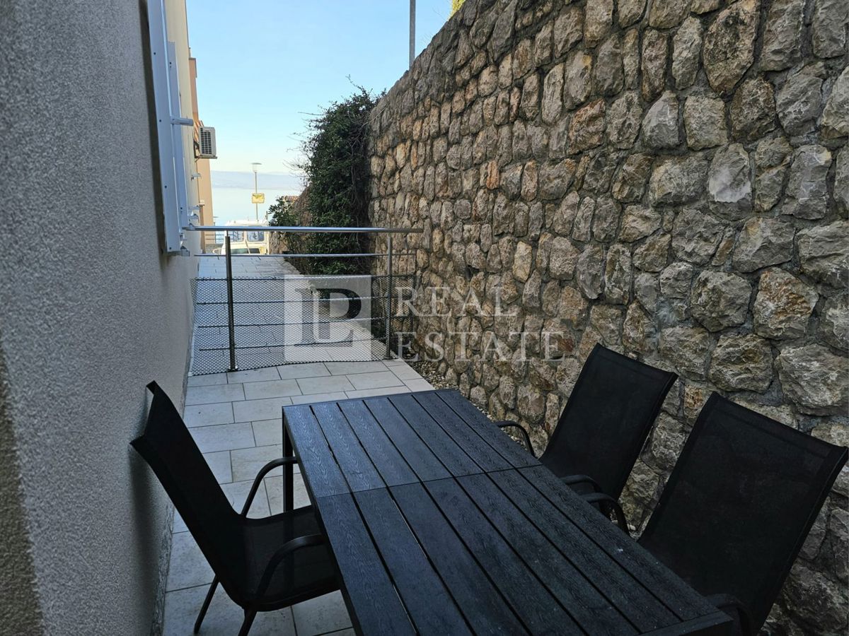 DRAMALJ - privlačno stanovanje v pritličju s teraso