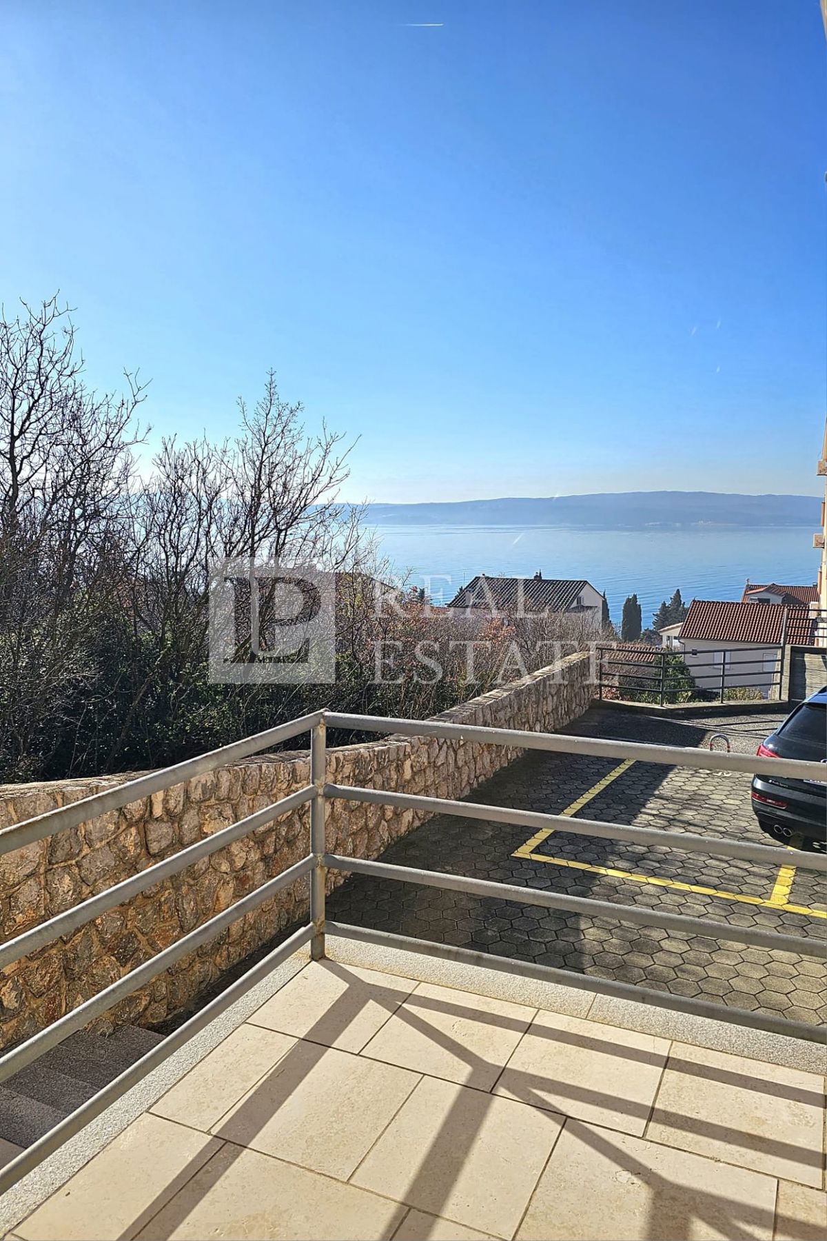 DRAMALJ - privlačno stanovanje v pritličju s teraso