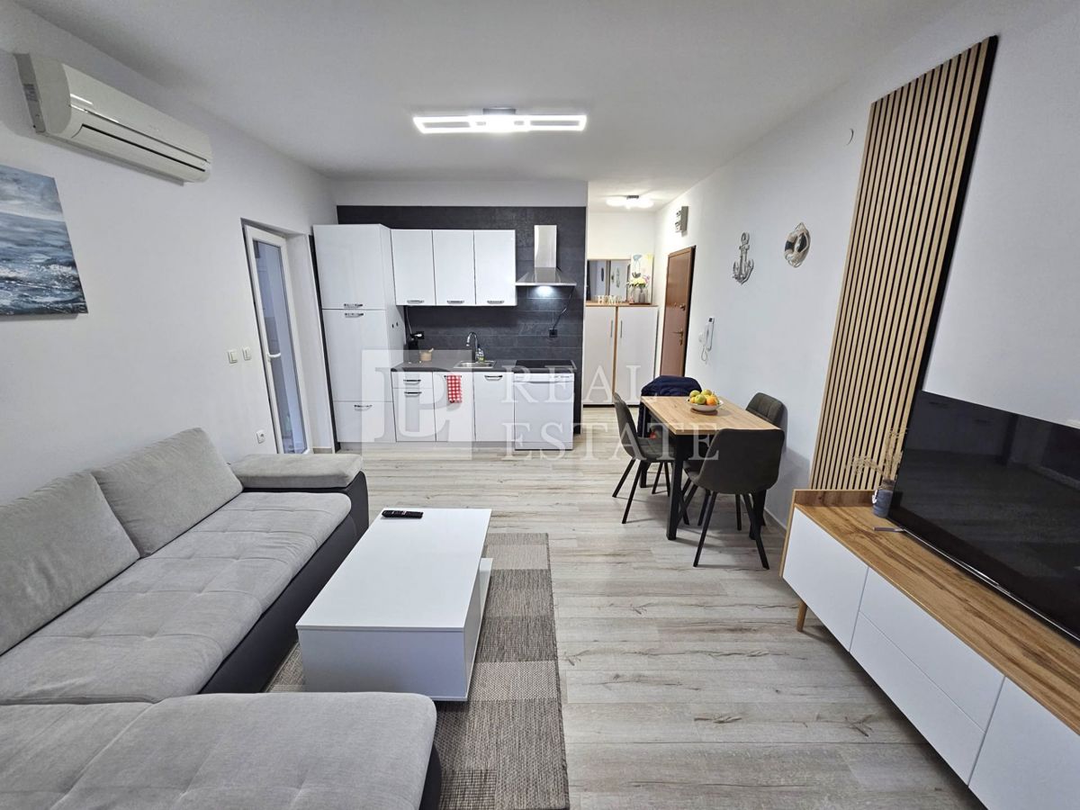 DRAMALJ - privlačno stanovanje v pritličju s teraso