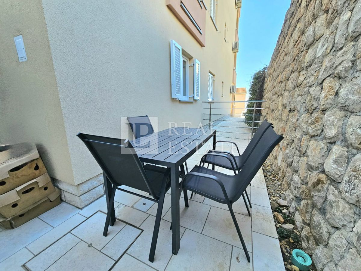 DRAMALJ - privlačno stanovanje v pritličju s teraso