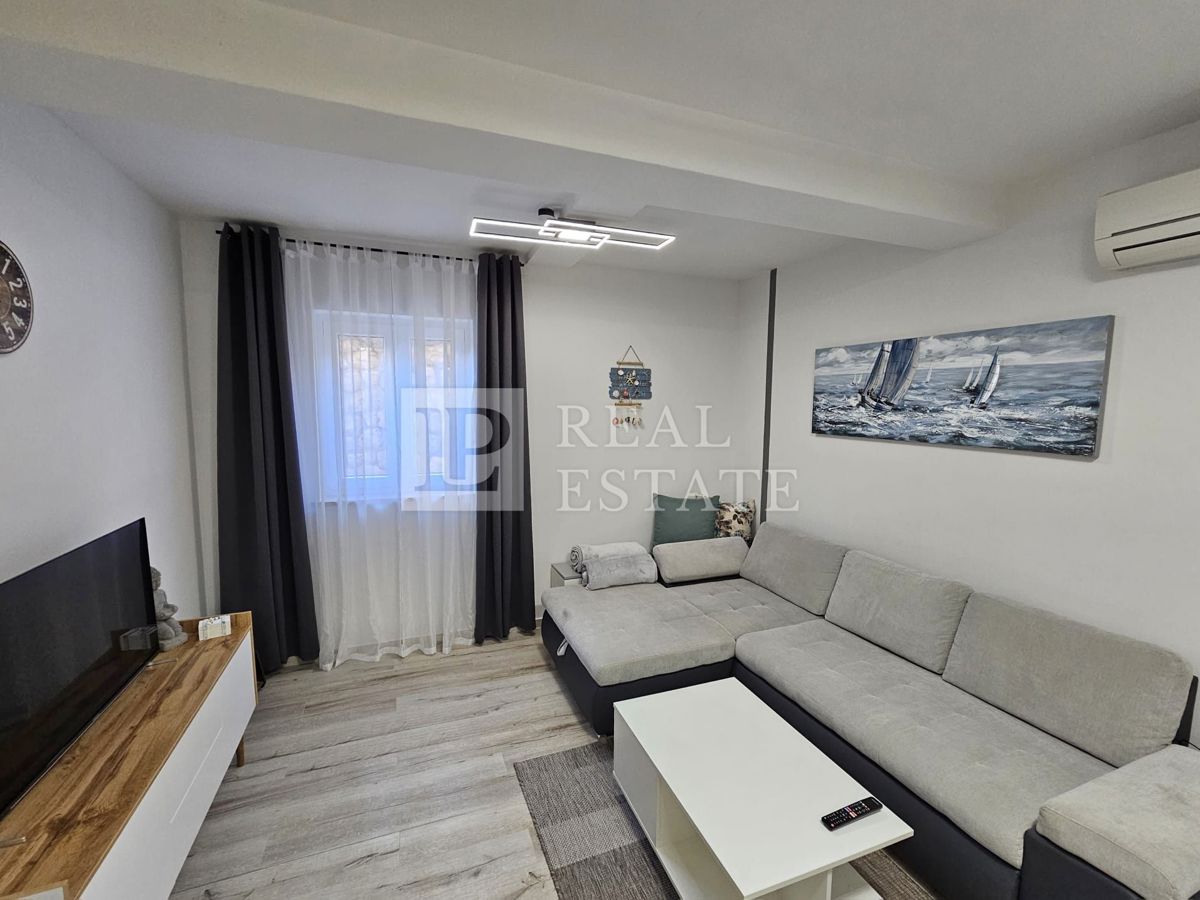 DRAMALJ - privlačno stanovanje v pritličju s teraso