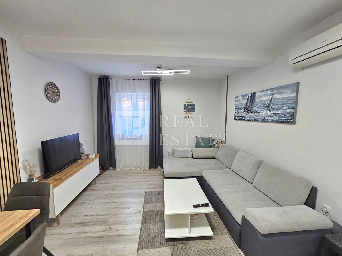 DRAMALJ - privlačno stanovanje v pritličju s teraso