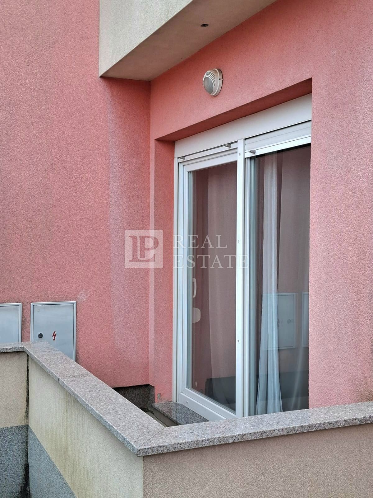 VIŠKOVO - 34 m2 stanovanje v centru