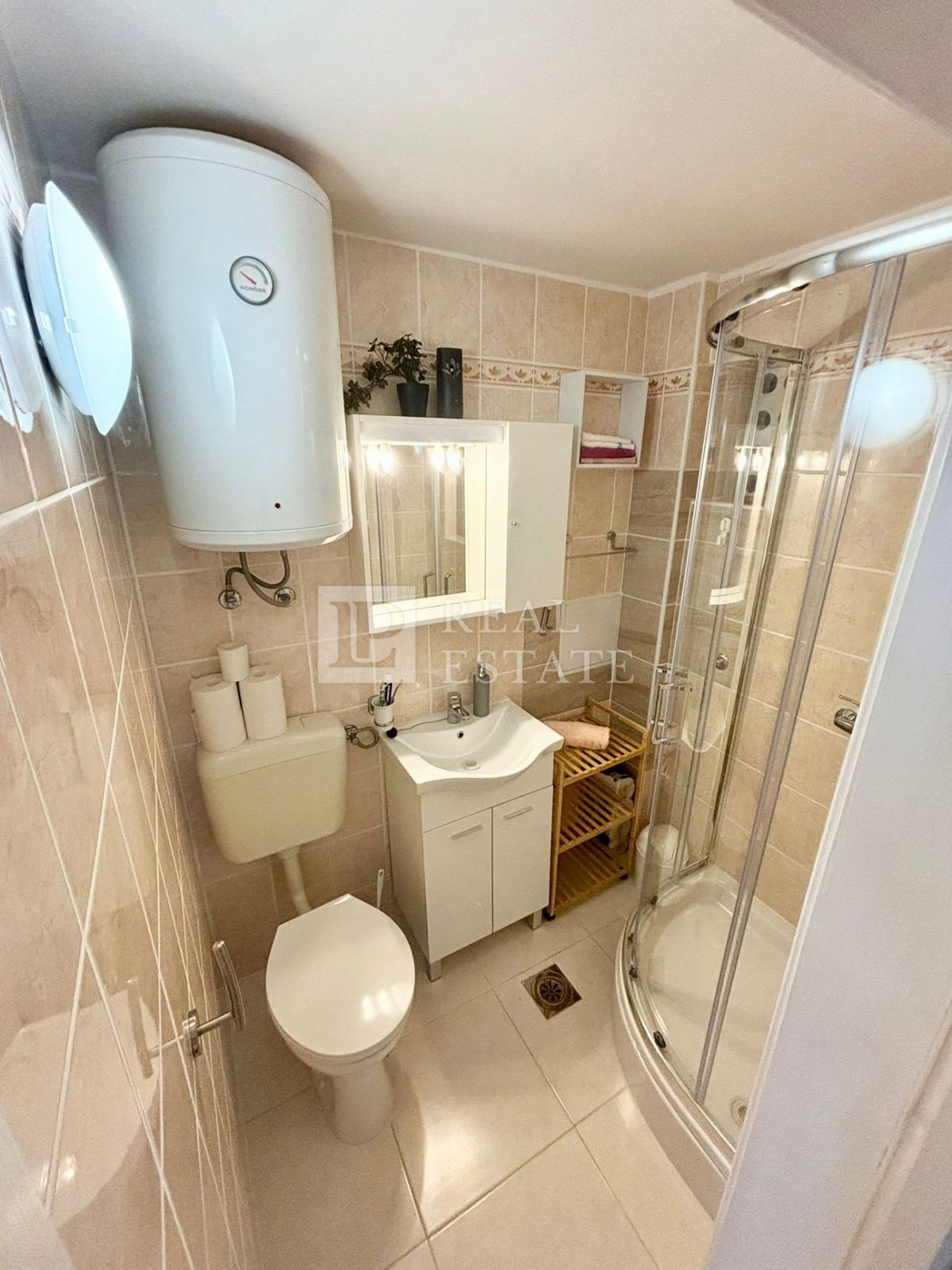 DRAMALJ - apartma s teraso in parkiriščem 200m od morja