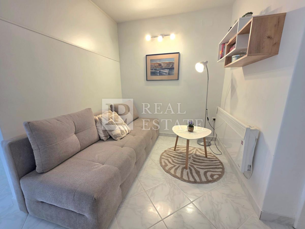 DRAMALJ - apartma s teraso in parkiriščem 200m od morja