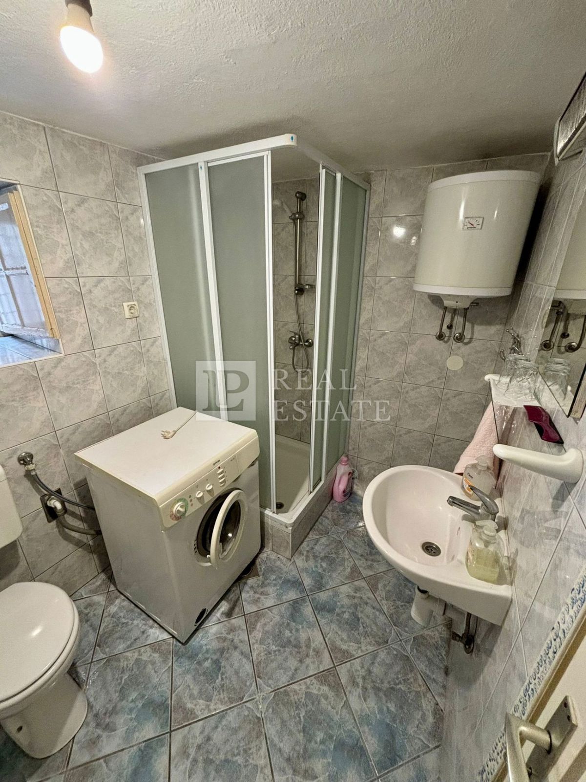 NOVI VINODOLSKI - kamnita hiša s prostorno teraso v bližini morja in centra