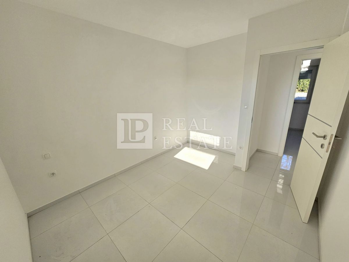 CRIKVENICA - dvoetažni apartma blizu morja