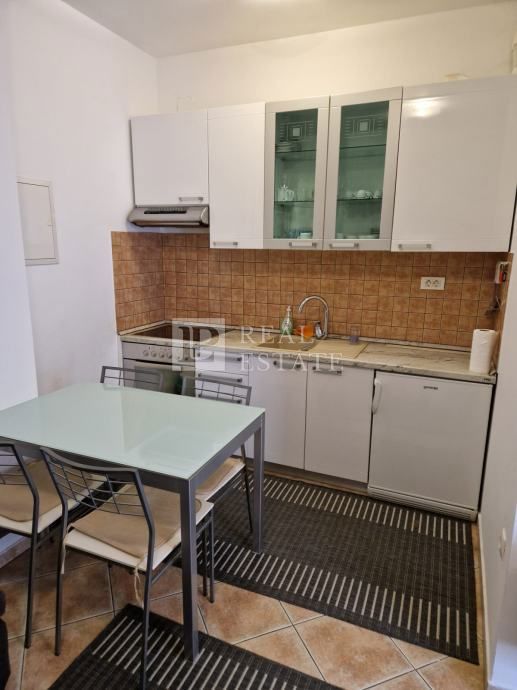 CRIKVENICA - apartma 1s+db, 150m od morja