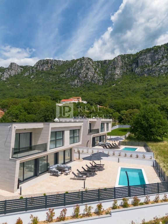 BRIBIR - luksuzna vila z bazenom
