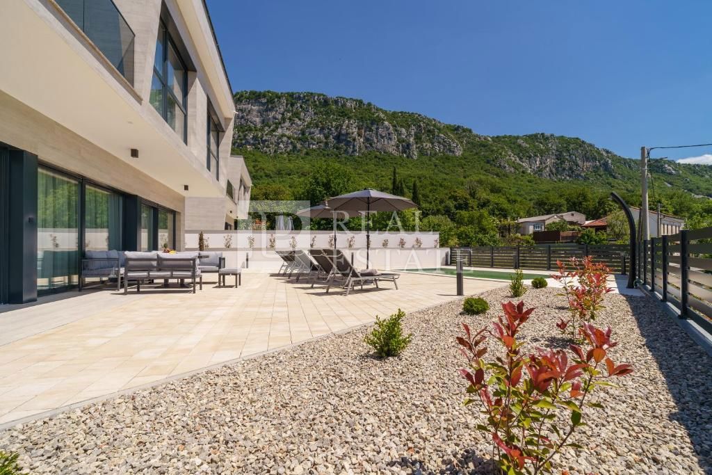 BRIBIR - luksuzna vila z bazenom