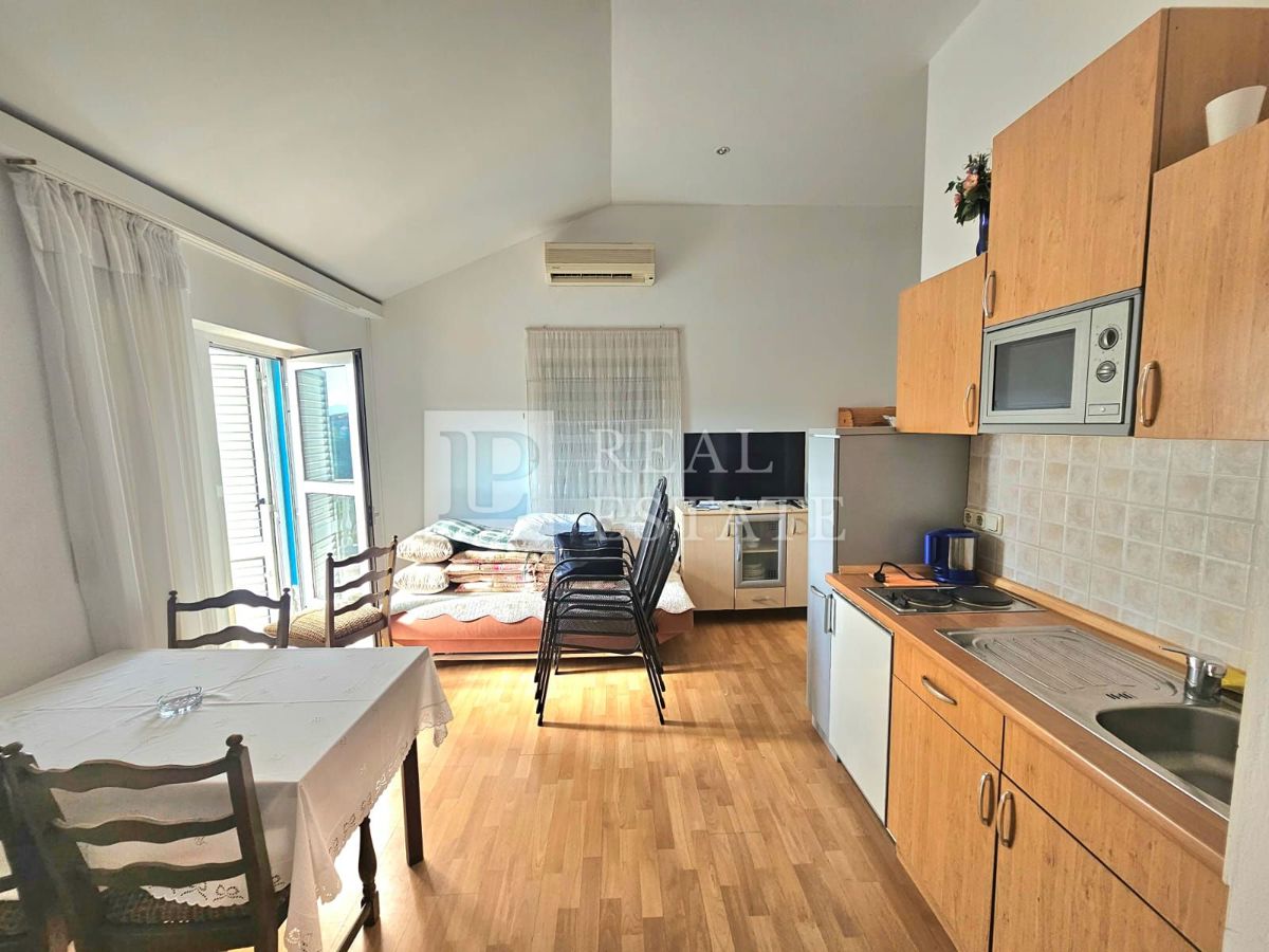 CRIKVENICA - apartmajska hiša z odprtim pogledom na morje