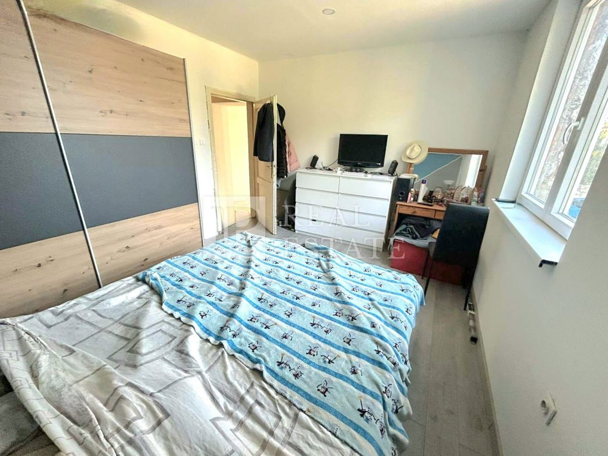 KRALJEVICA - stanovanje v pritličju 100 metrov od morja