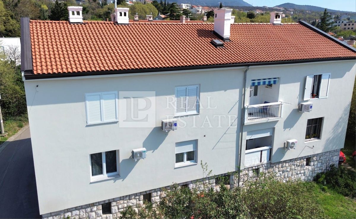 KRALJEVICA - stanovanje v pritličju 100 metrov od morja