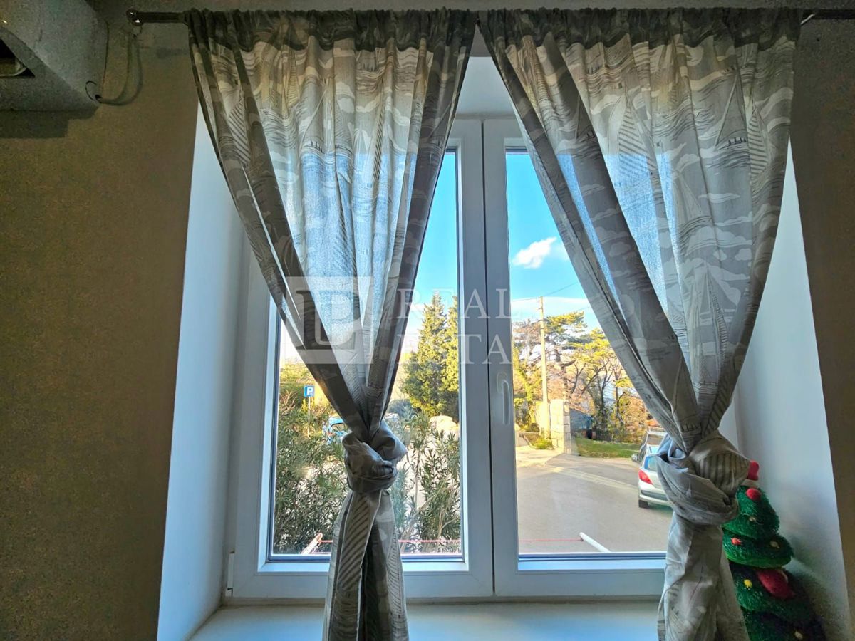 KRALJEVICA - stanovanje v pritličju 100 metrov od morja