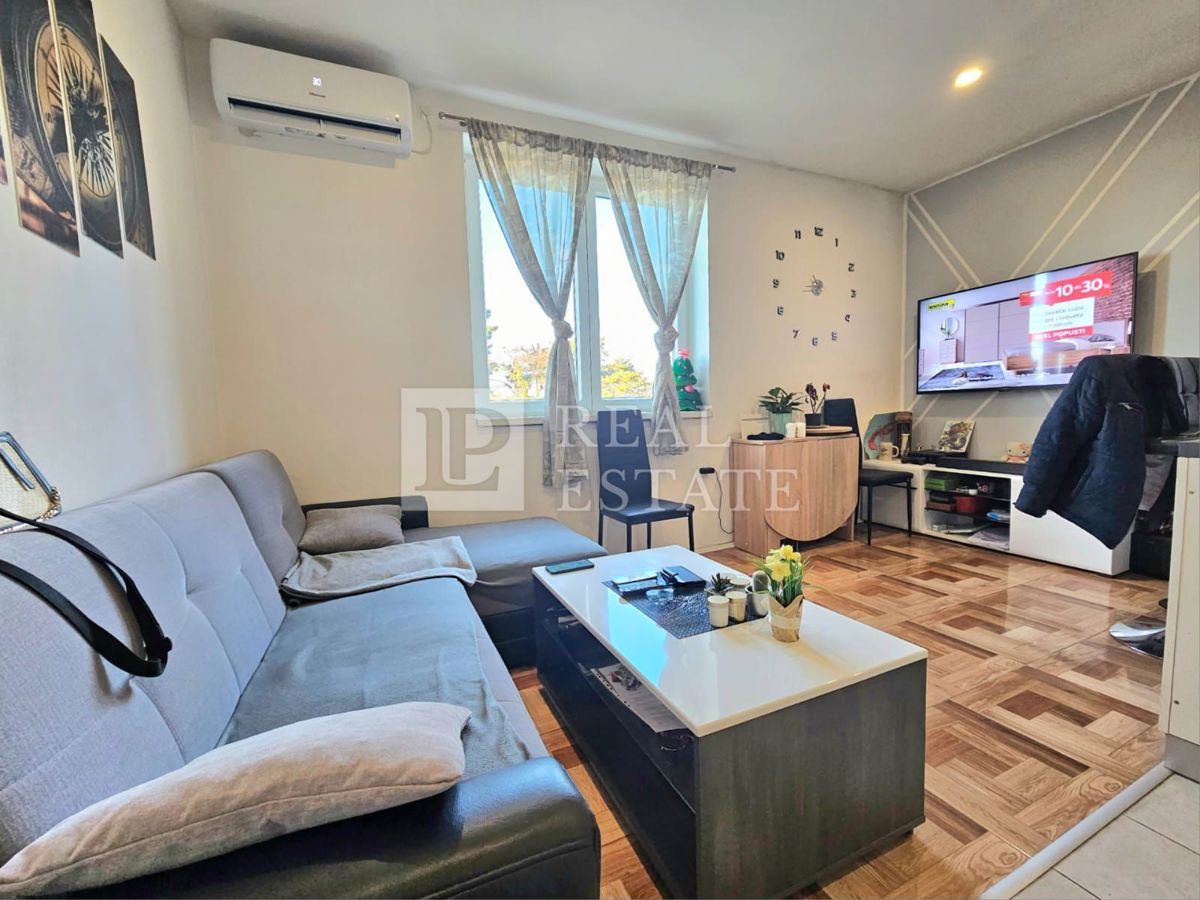 KRALJEVICA - stanovanje v pritličju 100 metrov od morja