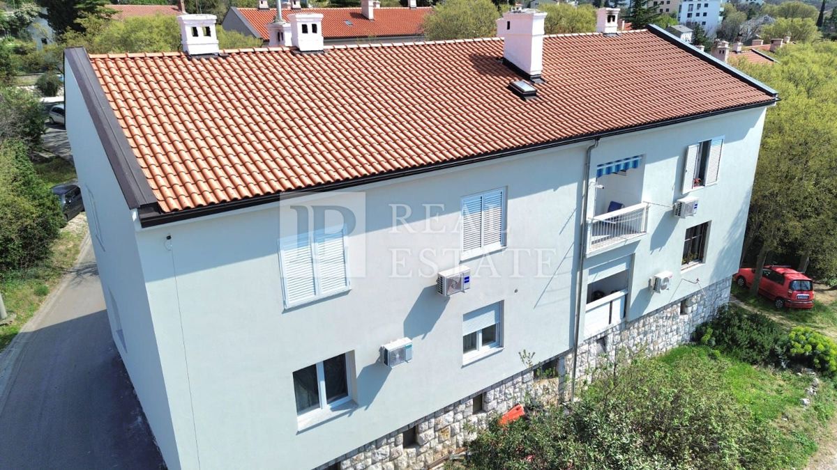 KRALJEVICA - stanovanje v pritličju 100 metrov od morja