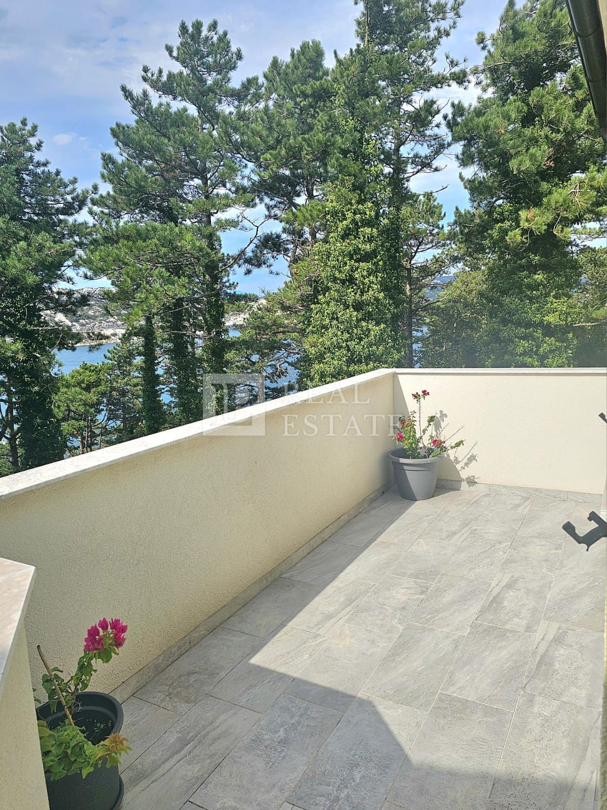 BAKARAC - prostoren apartma 80 metrov od plaže