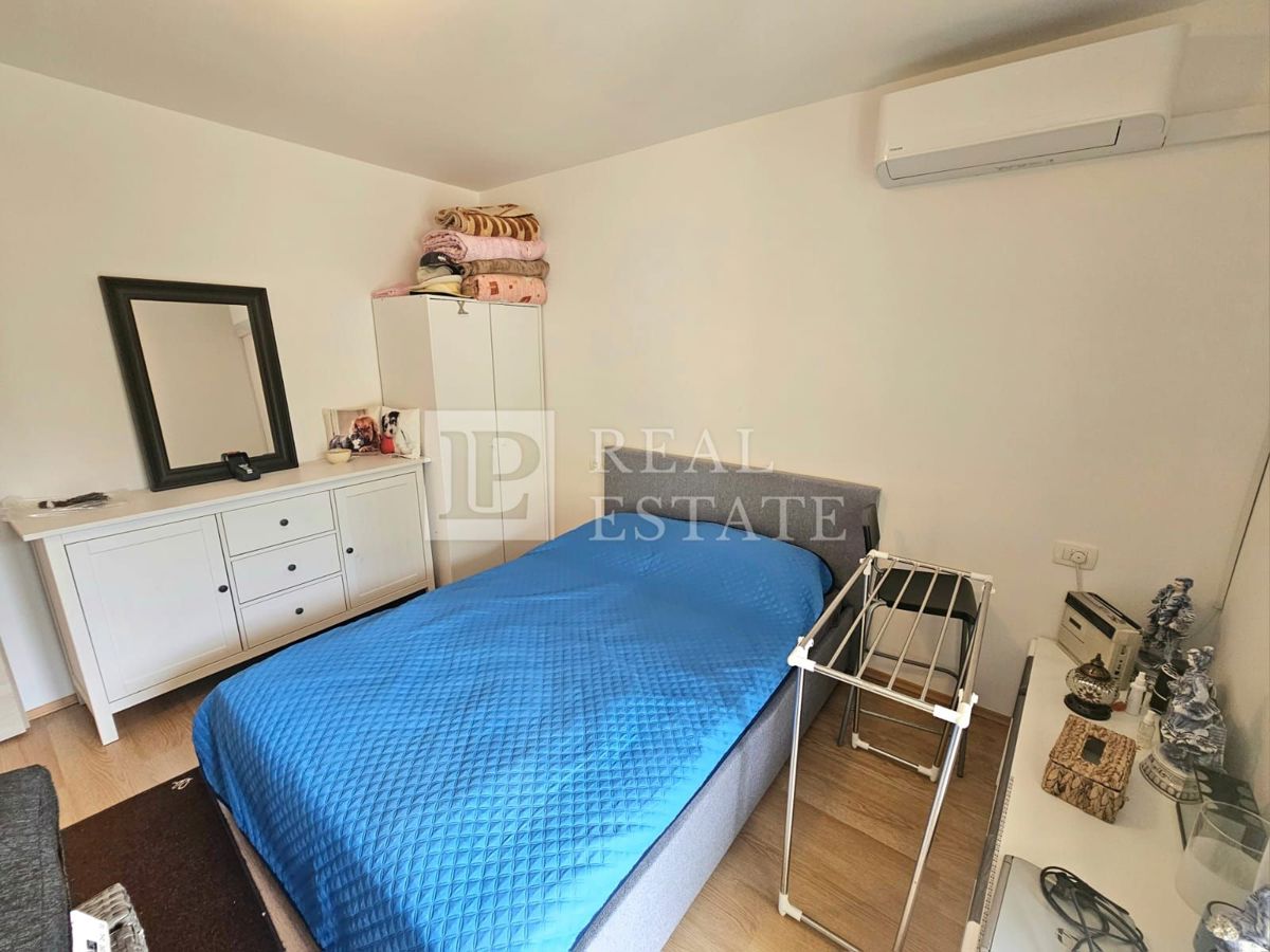 BAKARAC - prostoren apartma 80 metrov od plaže