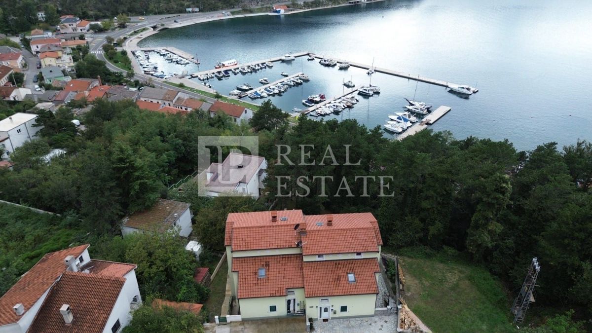 BAKARAC - prostoren apartma 80 metrov od plaže