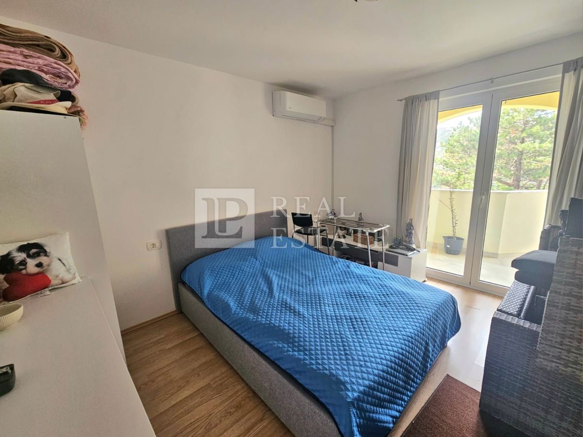 BAKARAC - prostoren apartma 80 metrov od plaže