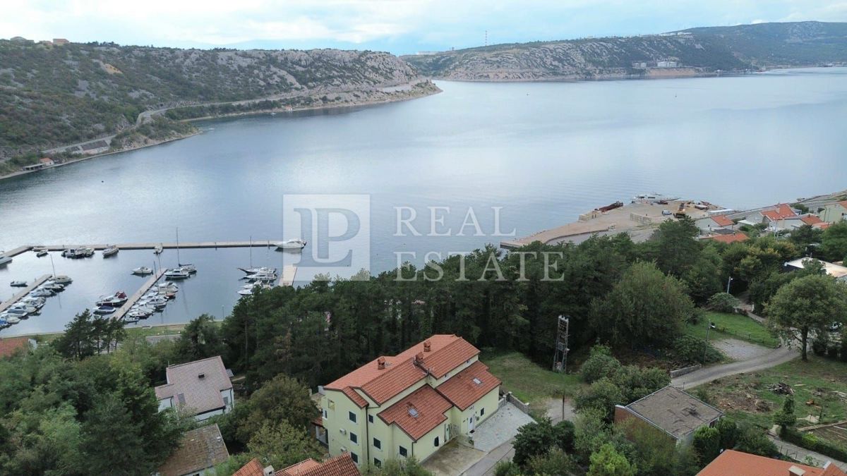 BAKARAC - prostoren apartma 80 metrov od plaže