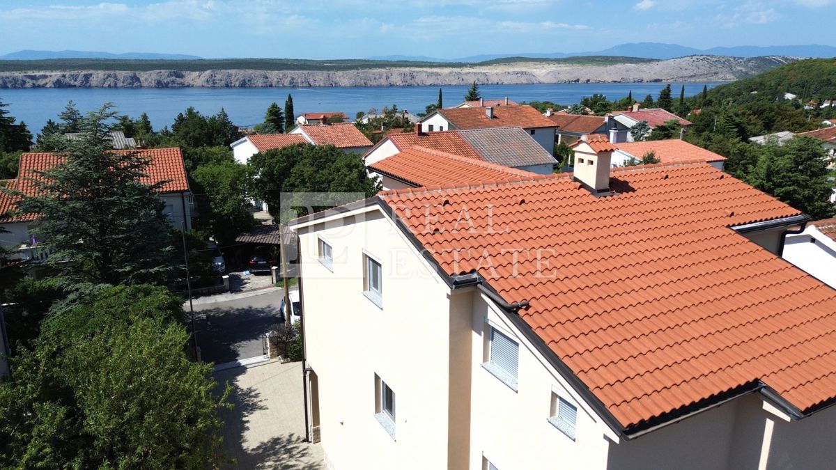 JADRANOVO - prostorno trisobno stanovanje s pogledom na morje