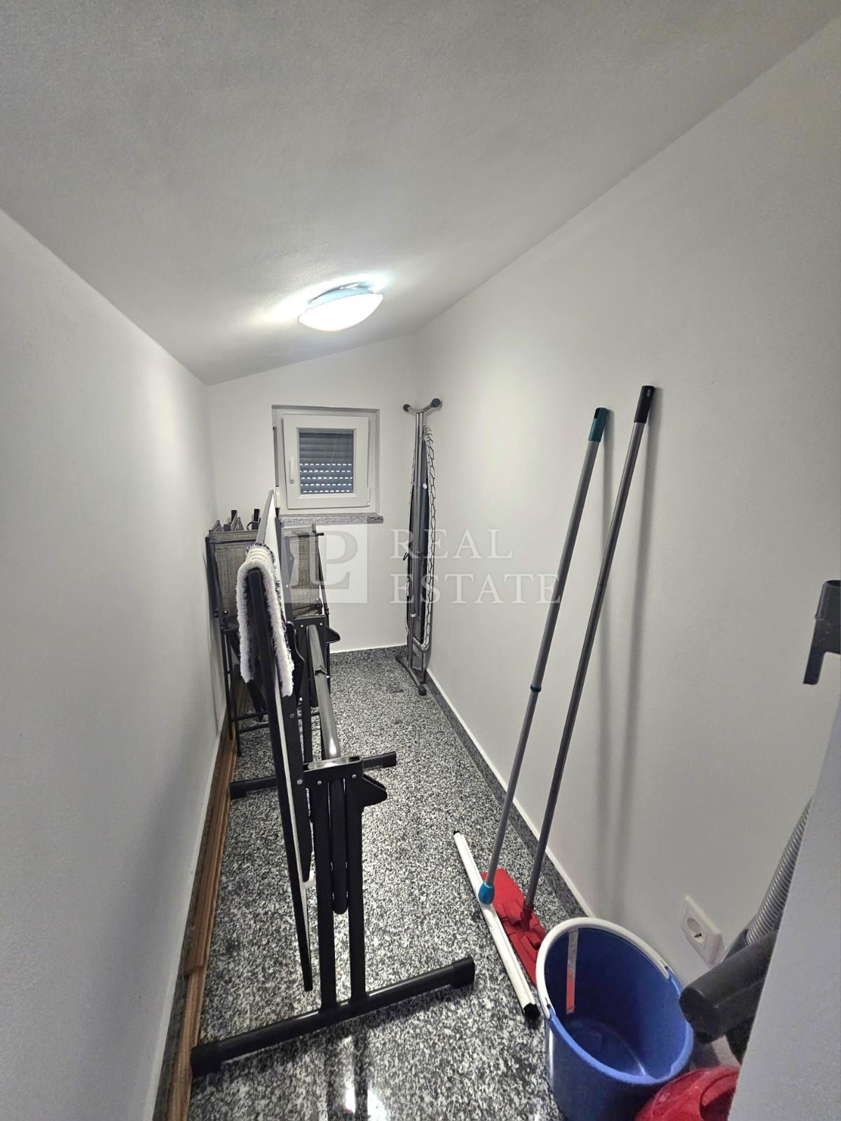 JADRANOVO - prostorno trisobno stanovanje s pogledom na morje
